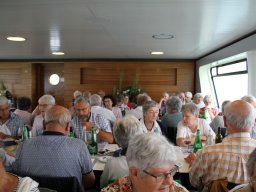 Mittagessen auf dem Schiff